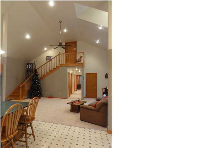 902 E 1200 S, Haubstadt, IN 47639 photo 3