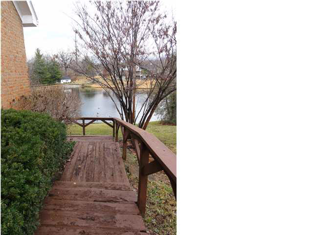 5606 Spring Lake Dr, Evansville, IN 47710 photo 3