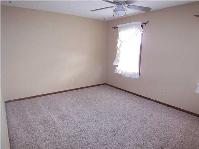 1607 Cottonwood Dr, Princeton, IN 47670 photo 9