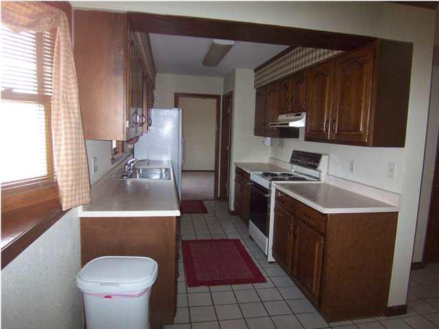 1607 Cottonwood Dr, Princeton, IN 47670 photo 2