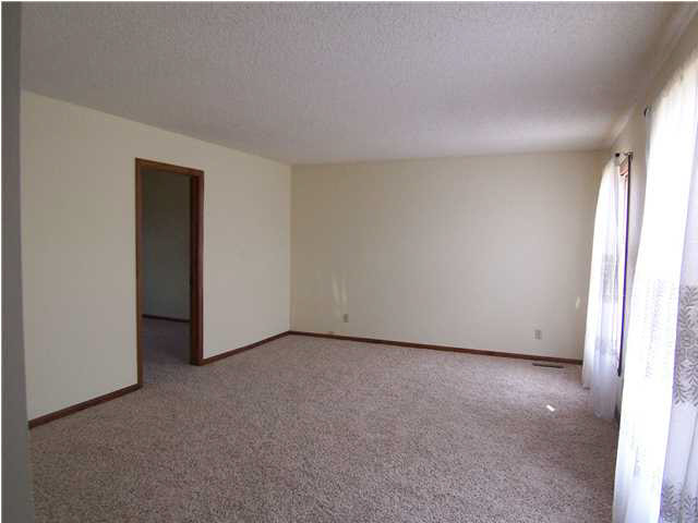 1607 Cottonwood Dr, Princeton, IN 47670 photo 3