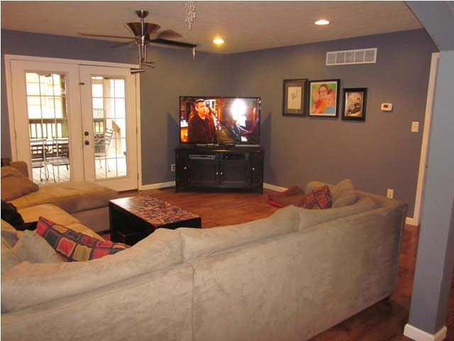 7533 Jeremy Ln, Newburgh, IN 47630 photo 2
