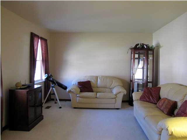 525 E Buena Vista Rd, Evansville, IN 47710 photo 3