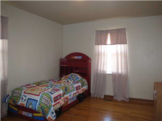 525 E Buena Vista Rd, Evansville, IN 47710 photo 11