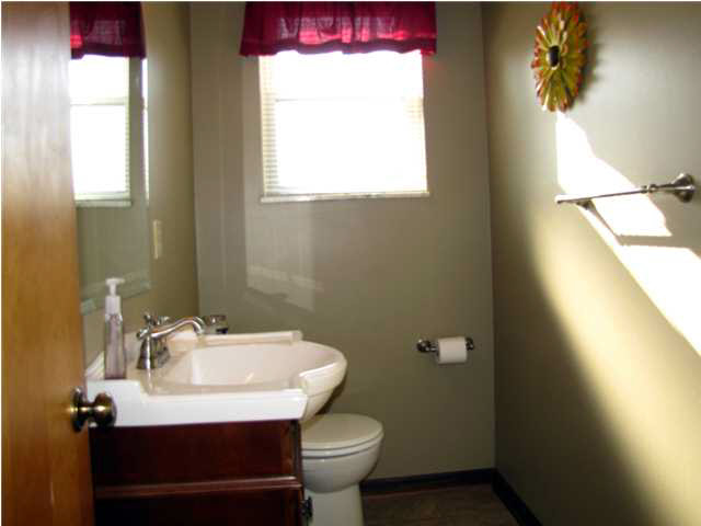 525 E Buena Vista Rd, Evansville, IN 47710 photo 13