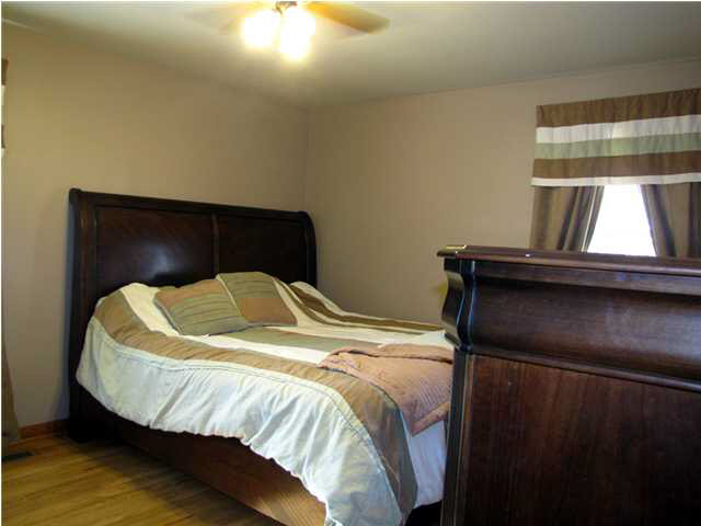 525 E Buena Vista Rd, Evansville, IN 47710 photo 8