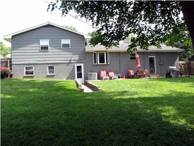 525 E Buena Vista Rd, Evansville, IN 47710 photo 2