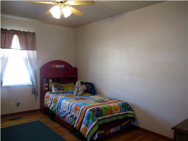 525 E Buena Vista Rd, Evansville, IN 47710 photo 10