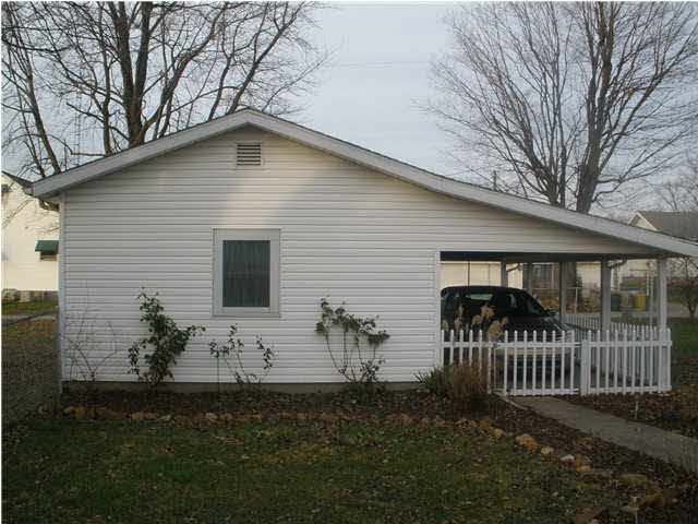 106 W Hefron St, Washington, IN 47501 photo 4