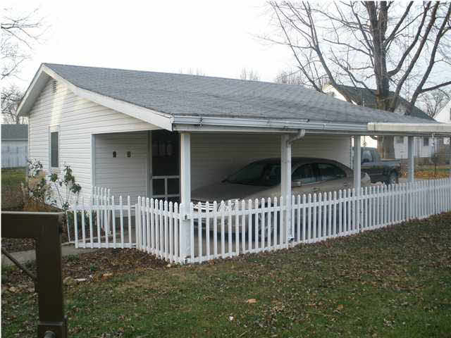 106 W Hefron St, Washington, IN 47501 photo 5