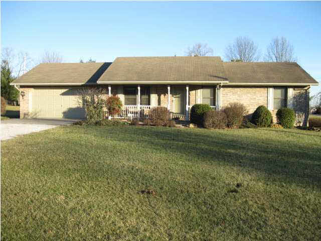 106 Oak St, Huntingburg, IN 47542 photo 1