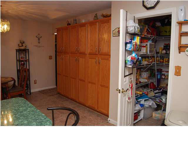 221 W Savannah Dr, Huntingburg, IN 47542 photo 4
