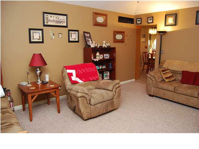 221 W Savannah Dr, Huntingburg, IN 47542 photo 7