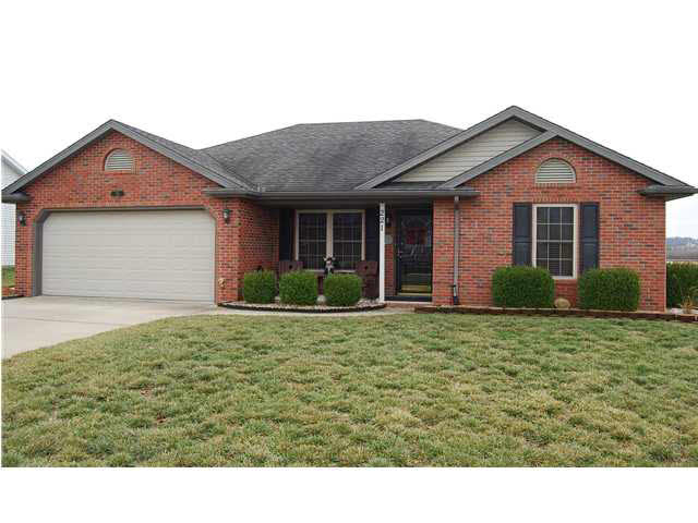 221 W Savannah Dr, Huntingburg, IN 47542 photo 1