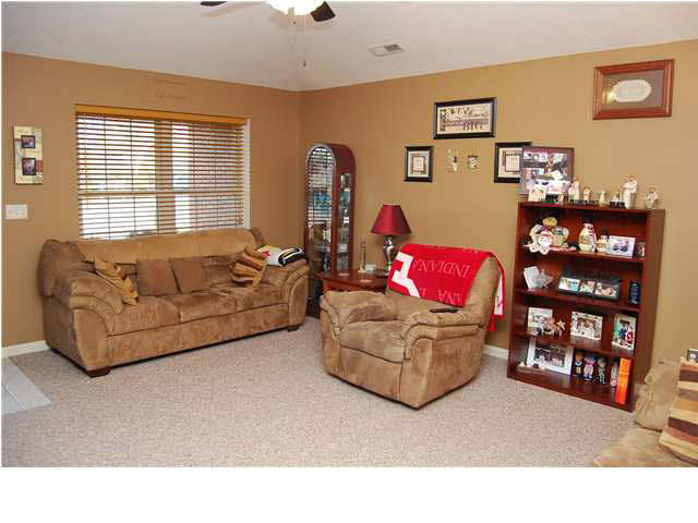 221 W Savannah Dr, Huntingburg, IN 47542 photo 5