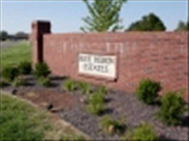 8120 Pelican Pointe Dr, Evansville, IN 47725 photo 2