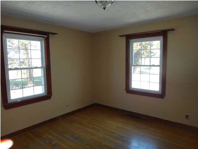 1030 Virginia St, Plainville, IN 47568 photo 2
