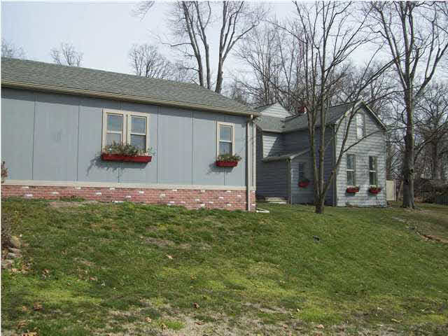 118 E Fifth St, Huntingburg, IN 47542 photo 2