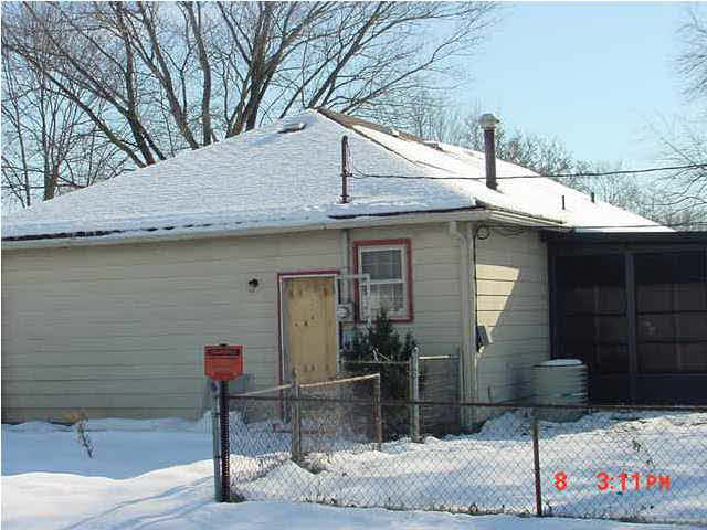 375 N Alden Dr, Vincennes, IN 47591 photo 2