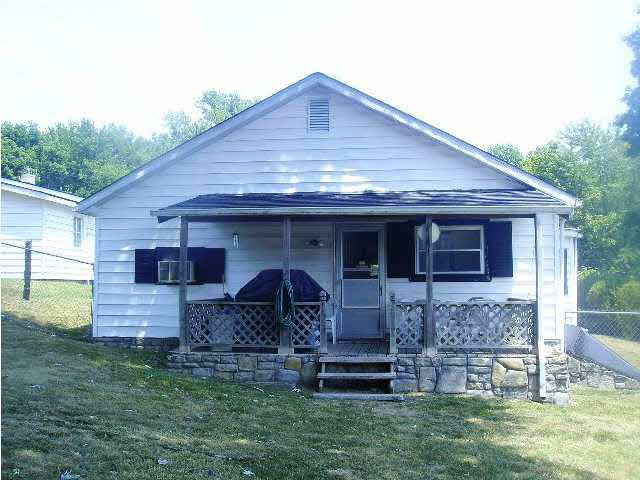 621 Poplar St, Shoals, IN 47581 photo 1