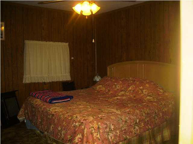 621 Poplar St, Shoals, IN 47581 photo 4