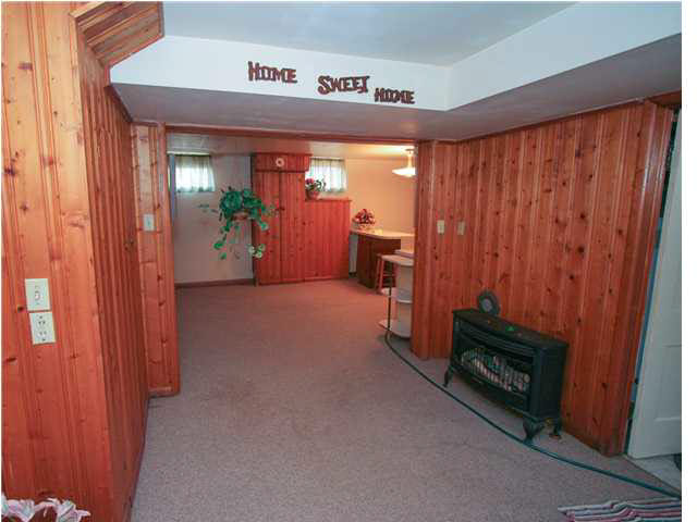855 E Riverside Dr, Evansville, IN 47713 photo 9