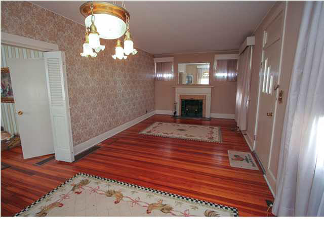 855 E Riverside Dr, Evansville, IN 47713 photo 2