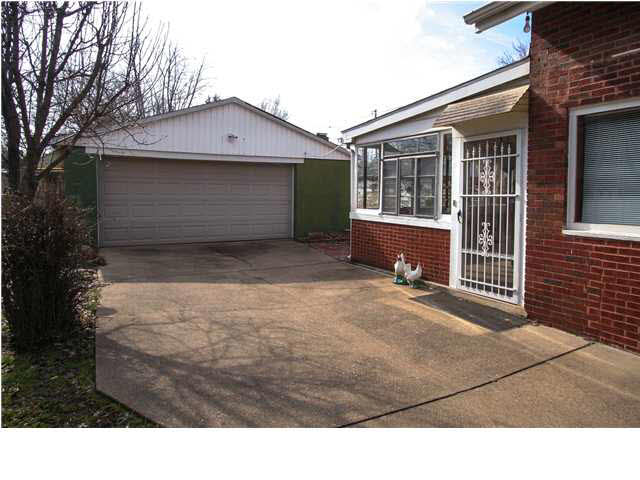 855 E Riverside Dr, Evansville, IN 47713 photo 19