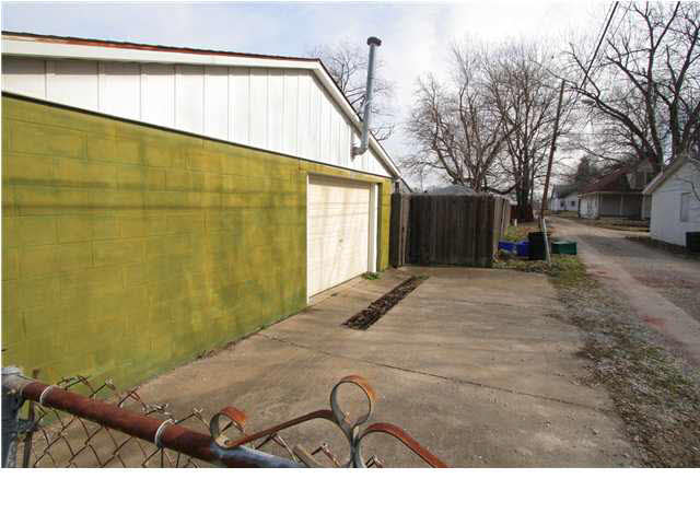 855 E Riverside Dr, Evansville, IN 47713 photo 17