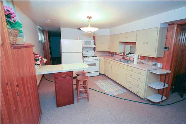 855 E Riverside Dr, Evansville, IN 47713 photo 12