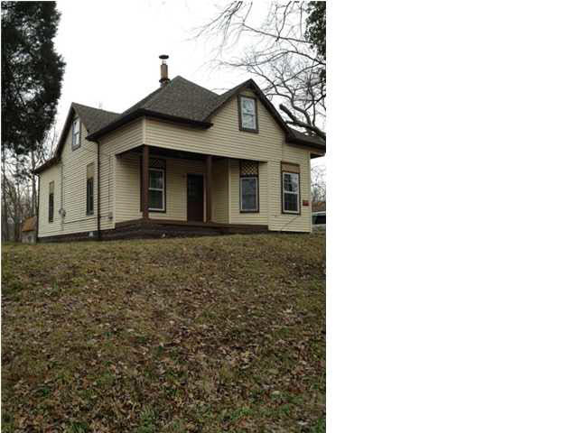 502 E Gough Ave, Boonville, IN 47601 photo 2