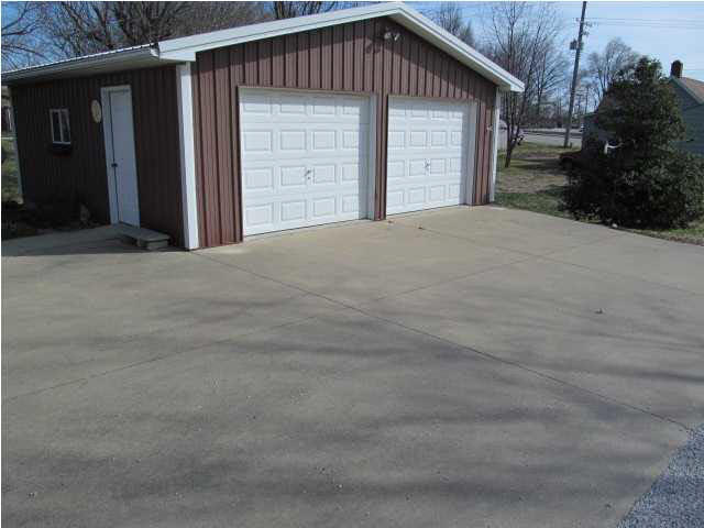 109 N Main St, Dale, IN 47523 photo 7