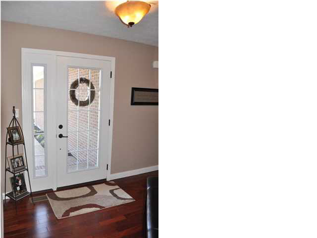 2616 Ellington Ridge Ct, Evansville, IN 47711 photo 2