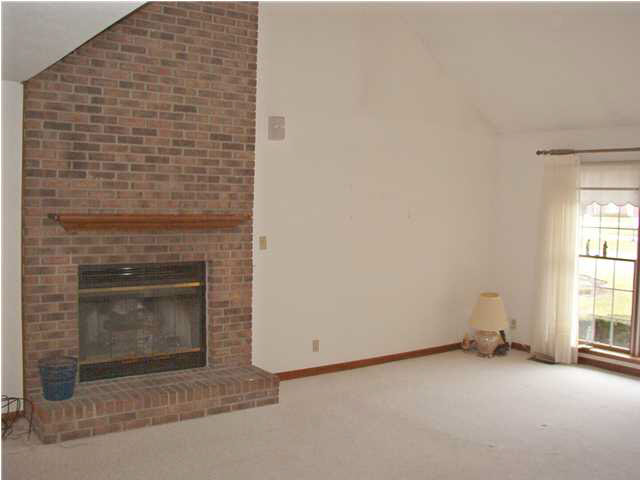 226 Lorrie Lynn Ct, Evansville, IN 47715 photo 3