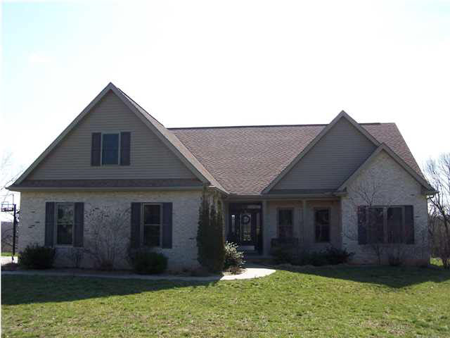 702 S Mohican Dr, Patoka, IN 47666 photo 1