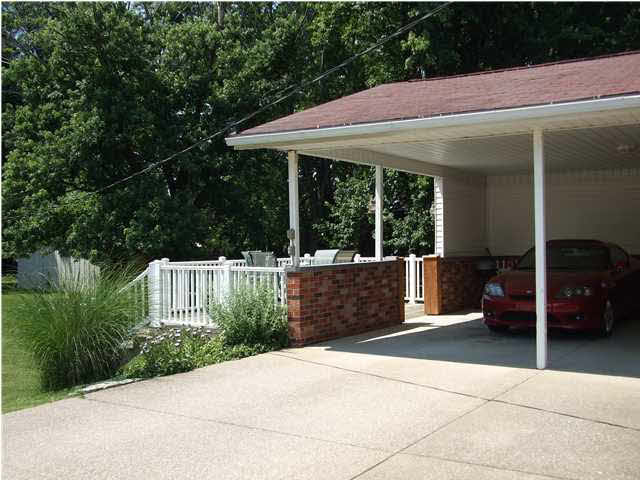 304 S Washington St, Huntingburg, IN 47542 photo 5