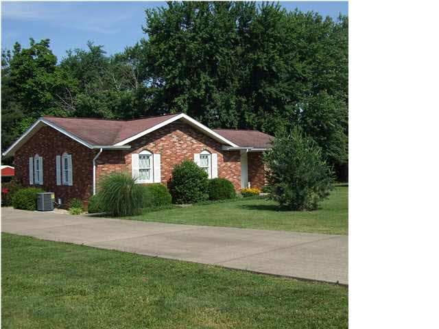 304 S Washington St, Huntingburg, IN 47542 photo 1