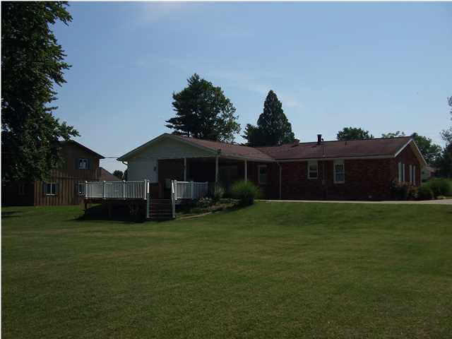 304 S Washington St, Huntingburg, IN 47542 photo 4