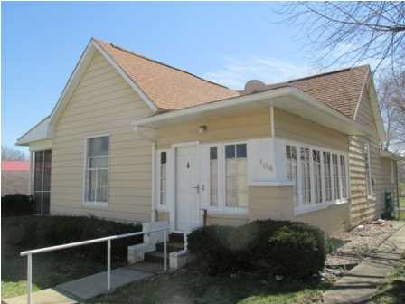 104 E Jefferson St, Winslow, IN 47598 photo 1