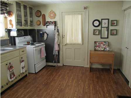 104 E Jefferson St, Winslow, IN 47598 photo 2