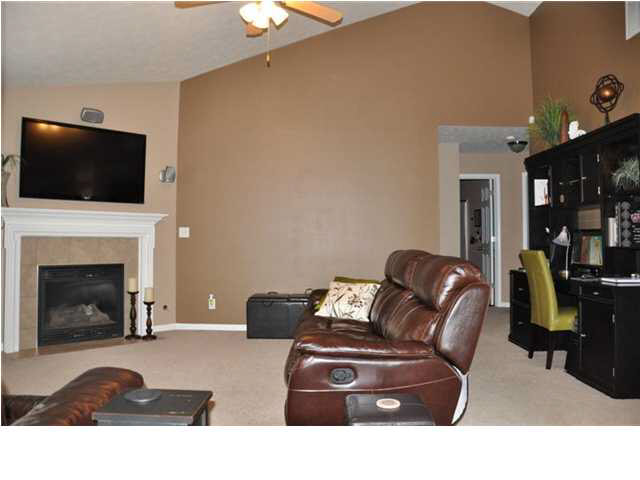 6220 Kevin Ct, Newburgh, IN 47630 photo 3