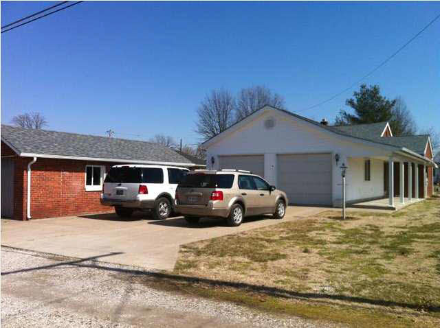 203 S Walters St, Fort Branch, IN 47648 photo 6