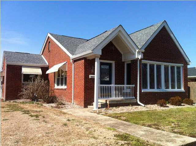 203 S Walters St, Fort Branch, IN 47648 photo 3