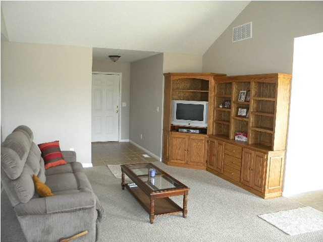 9730 Basil Dr, Evansville, IN 47725 photo 2