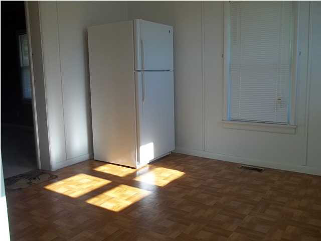 306 Walnut St, Loogootee, IN 47553 photo 4