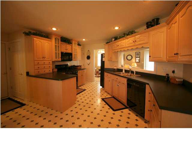 1381 N Hayland Dr, Jasper, IN 47546 photo 4