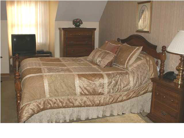 907 Crown Point Ct, Evansville, IN 47710 photo 9