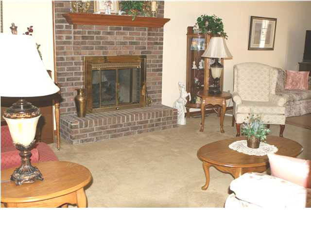 907 Crown Point Ct, Evansville, IN 47710 photo 4