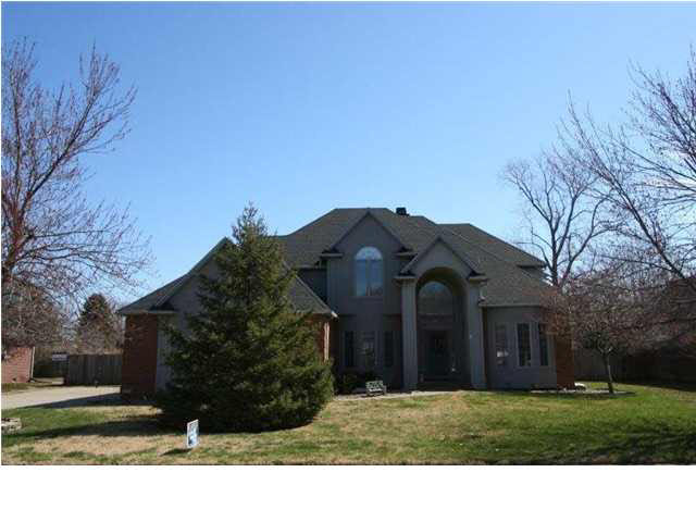 516 Sandalwood Dr, Evansville, IN 47715 photo 2