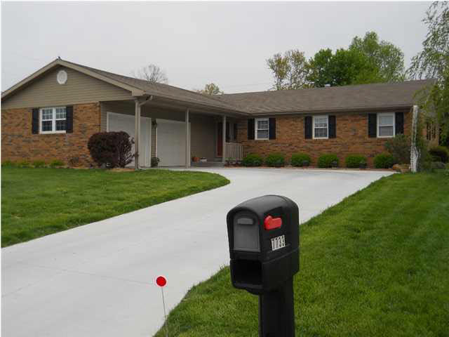 7733 Melody Ln, Newburgh, IN 47630 photo 1